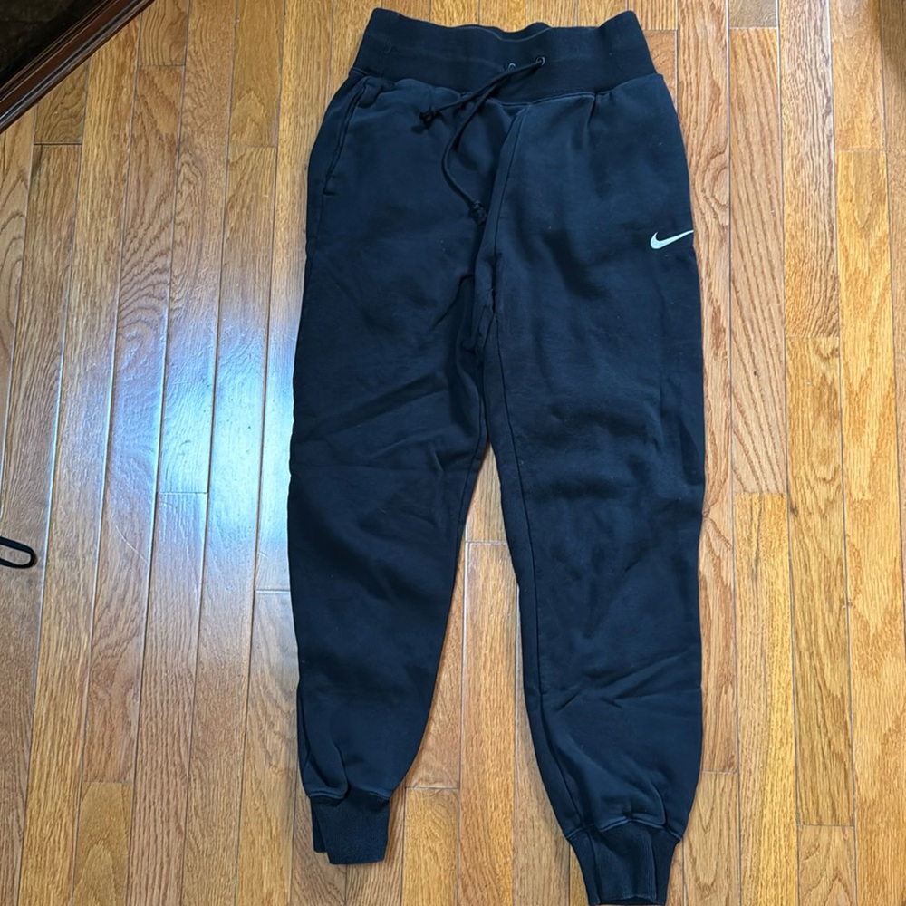 Nike preowned sweatpants, and great condition